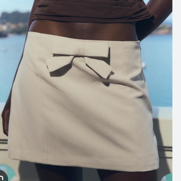 Elegant Cream Bow Mini Skirt - Picture 3 of 6